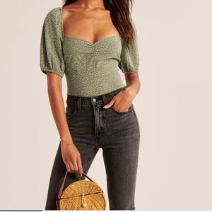 NWT- Puff Sleeve Sweetheart top